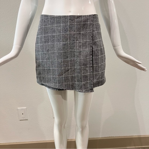 Forever 21 Skort Womens Medium Plaid Herringbone Gray Mini Skirt/ Short - Picture 5 of 8